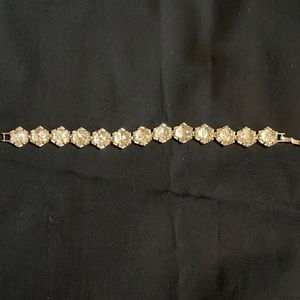 Kendra Scott hold a crystal bracelet